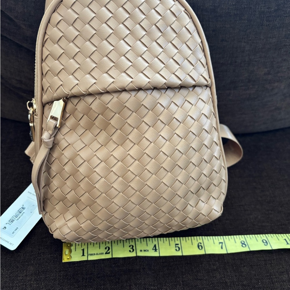 Tan Woven Crossbody Bag NWT
URBAN EXPRESSION - Picture 5 of 8